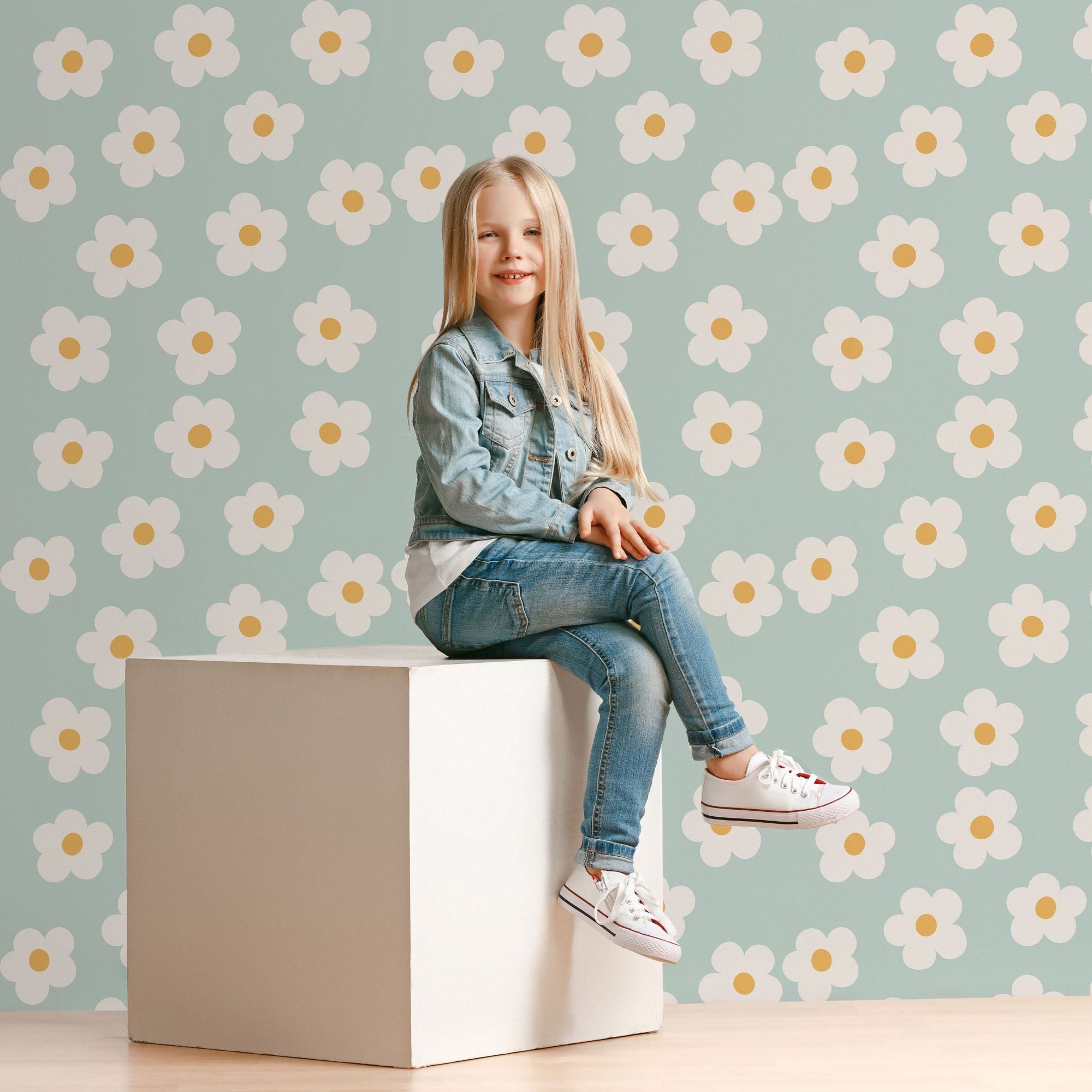 Flower Peel and Stick or Traditional Wallpaper - Sunlit Daisy Delight